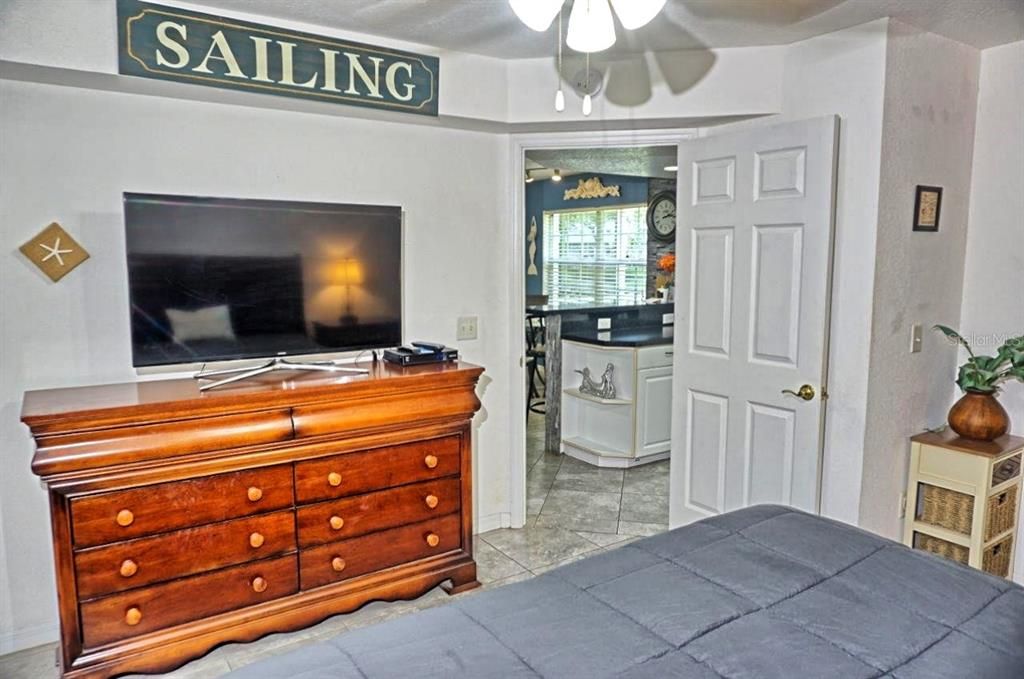 На продажу: $279,900 (2 спален, 2 ванн, 1135 Квадратных фут)