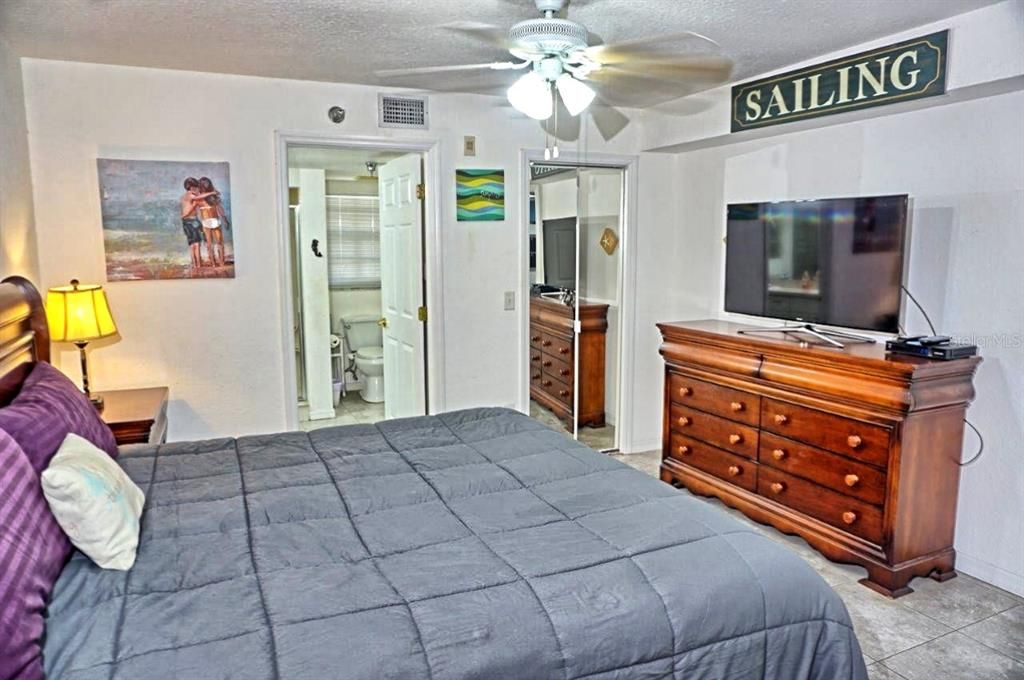 На продажу: $279,900 (2 спален, 2 ванн, 1135 Квадратных фут)