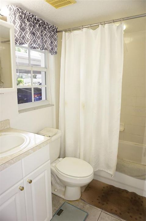 На продажу: $279,900 (2 спален, 2 ванн, 1135 Квадратных фут)