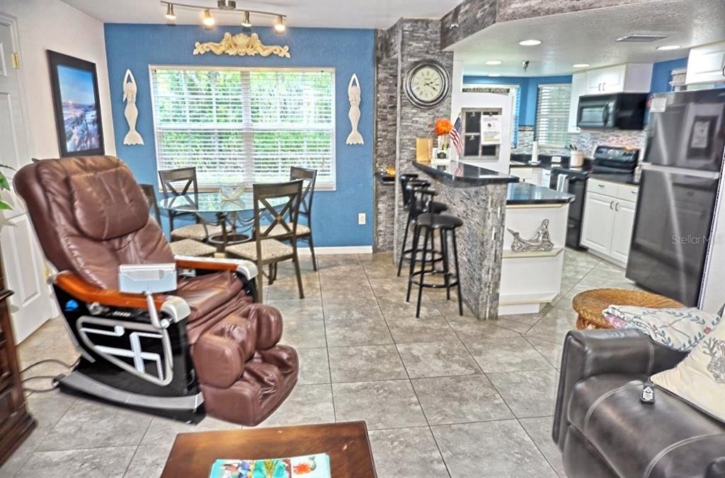 На продажу: $279,900 (2 спален, 2 ванн, 1135 Квадратных фут)