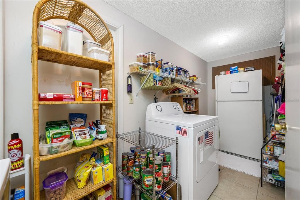 Под контрактом: $339,000 (4 спален, 2 ванн, 1420 Квадратных фут)