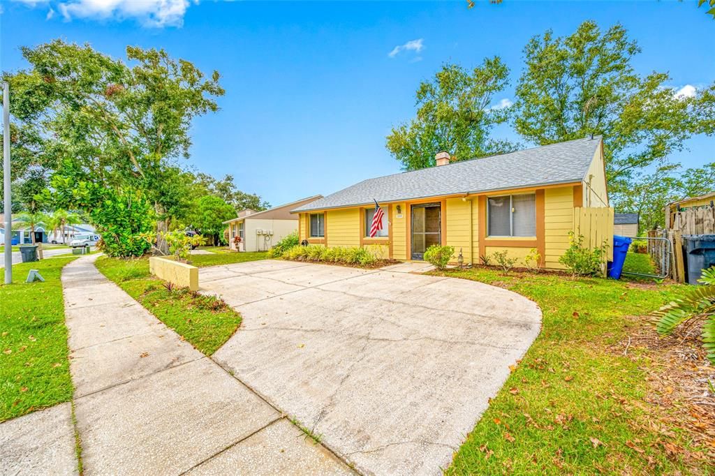 Под контрактом: $339,000 (4 спален, 2 ванн, 1420 Квадратных фут)