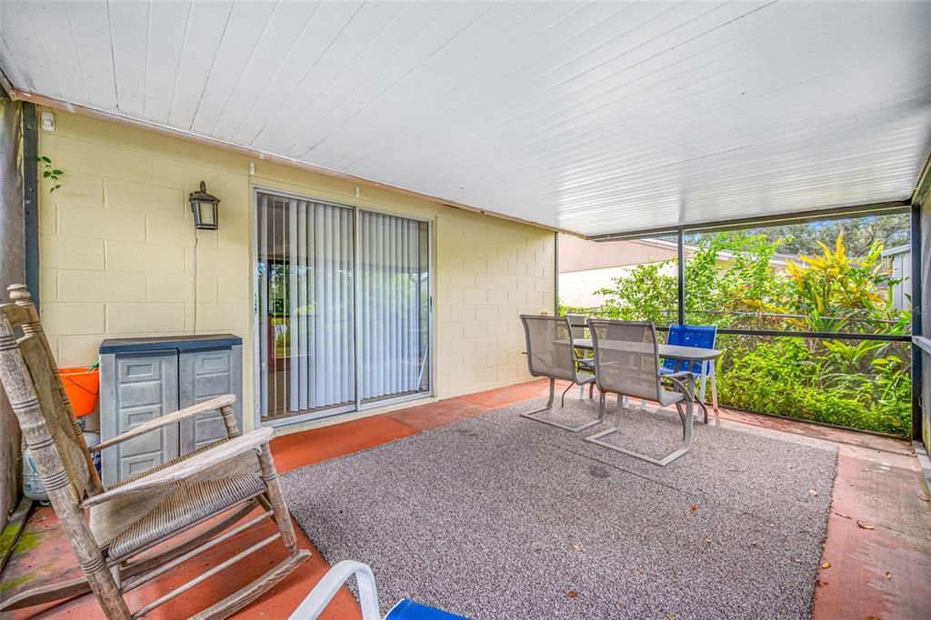 Под контрактом: $339,000 (4 спален, 2 ванн, 1420 Квадратных фут)