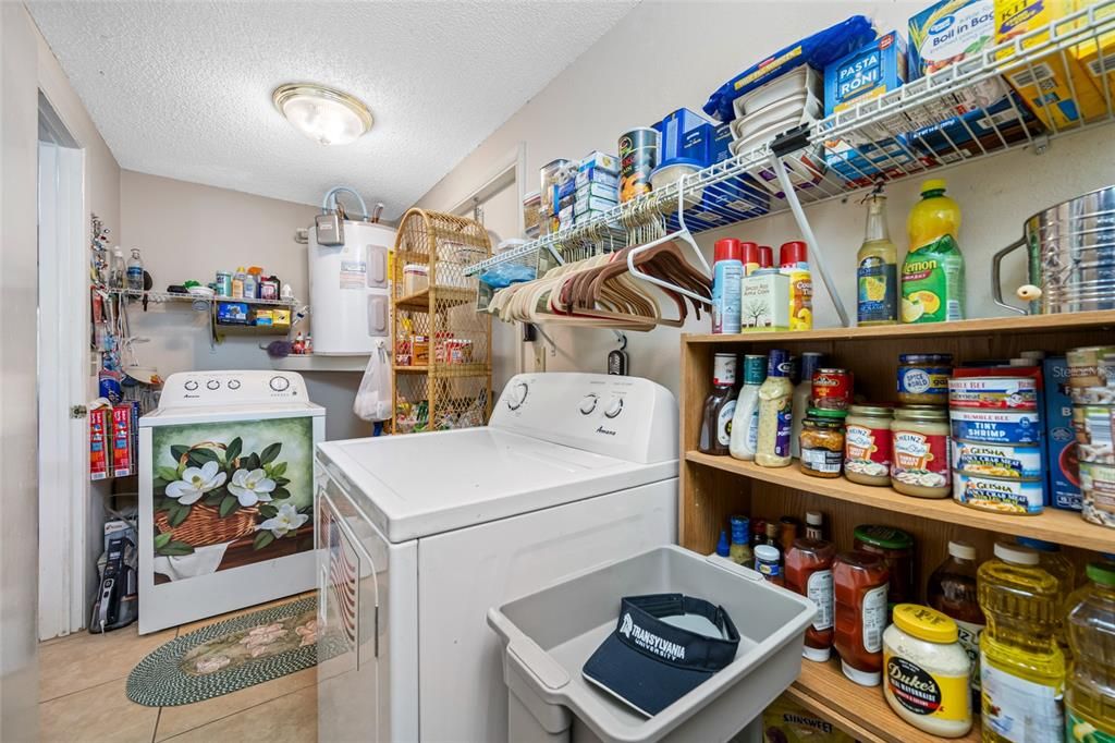 Под контрактом: $339,000 (4 спален, 2 ванн, 1420 Квадратных фут)