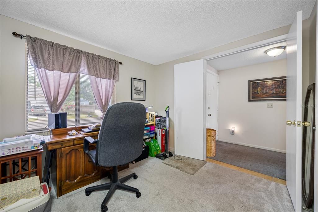 Под контрактом: $339,000 (4 спален, 2 ванн, 1420 Квадратных фут)