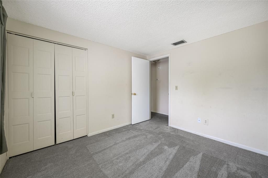 Под контрактом: $339,000 (4 спален, 2 ванн, 1420 Квадратных фут)