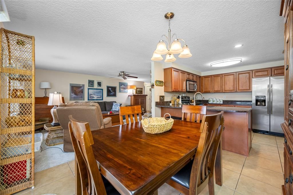 Под контрактом: $339,000 (4 спален, 2 ванн, 1420 Квадратных фут)