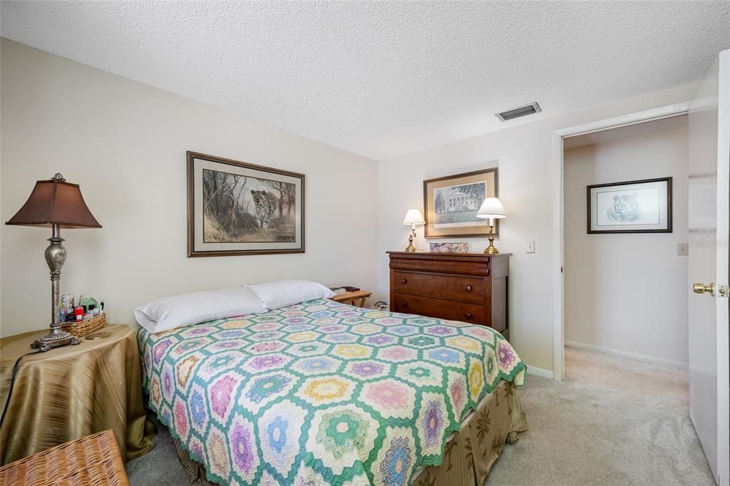 Под контрактом: $339,000 (4 спален, 2 ванн, 1420 Квадратных фут)