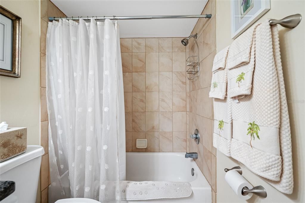 Под контрактом: $339,000 (4 спален, 2 ванн, 1420 Квадратных фут)