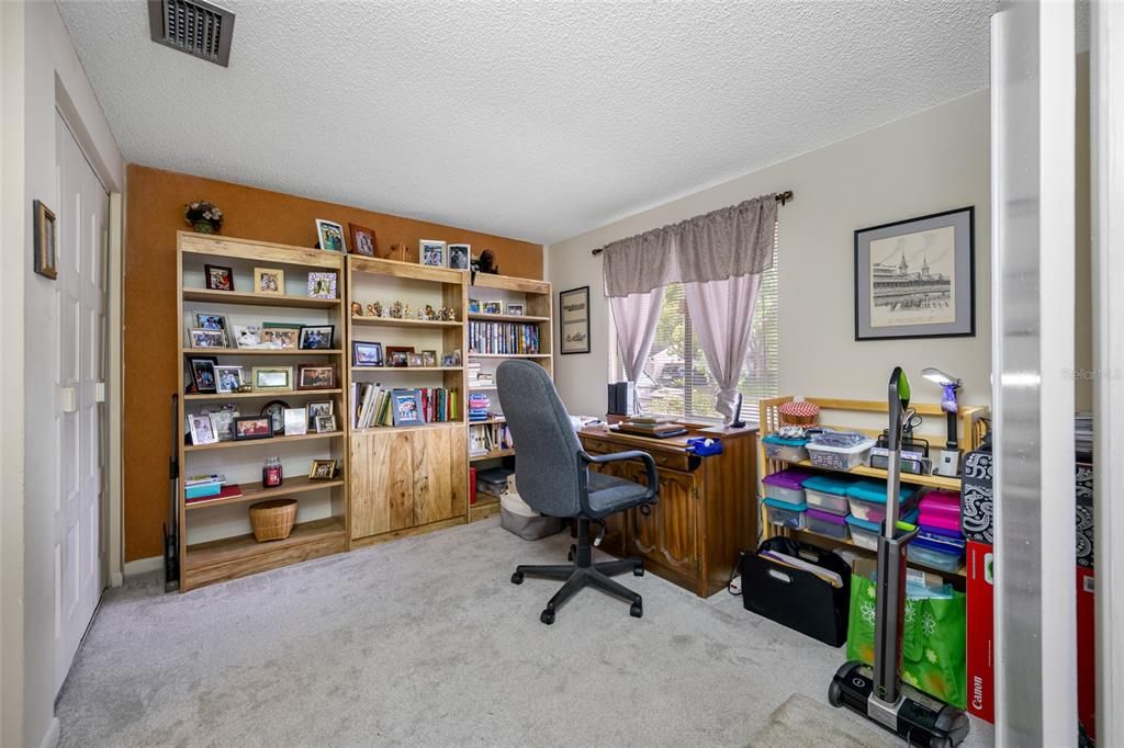 Под контрактом: $339,000 (4 спален, 2 ванн, 1420 Квадратных фут)