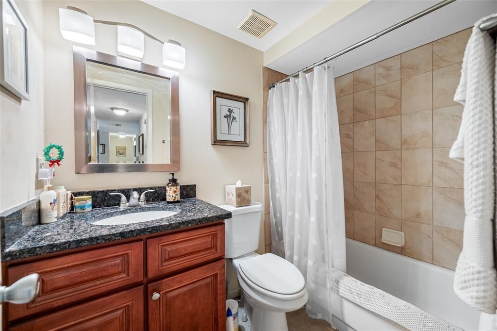 Под контрактом: $339,000 (4 спален, 2 ванн, 1420 Квадратных фут)