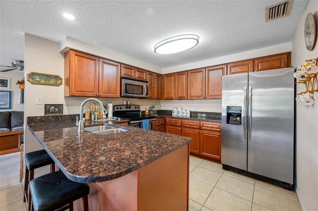 Под контрактом: $339,000 (4 спален, 2 ванн, 1420 Квадратных фут)