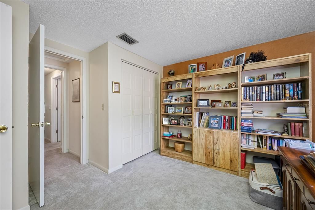 Под контрактом: $339,000 (4 спален, 2 ванн, 1420 Квадратных фут)