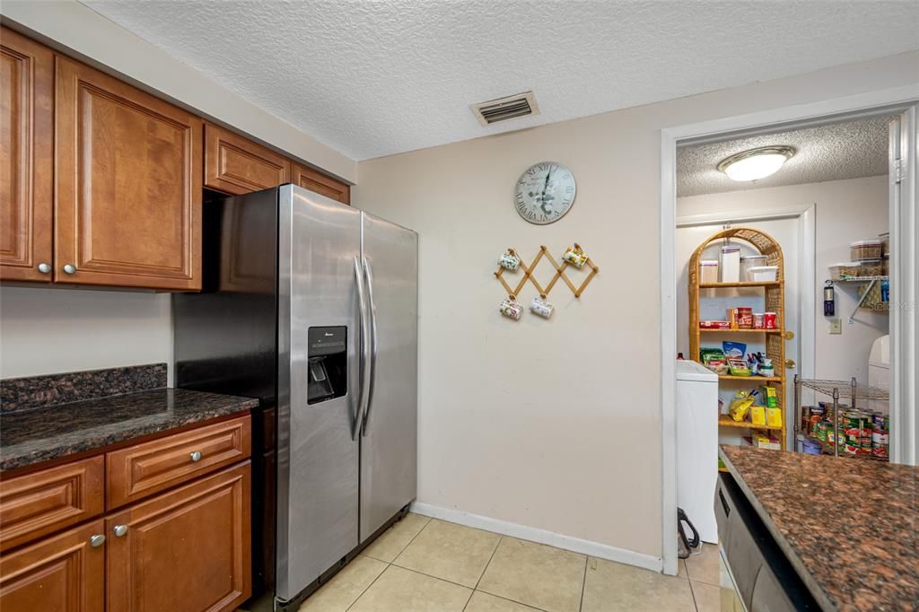 Под контрактом: $339,000 (4 спален, 2 ванн, 1420 Квадратных фут)