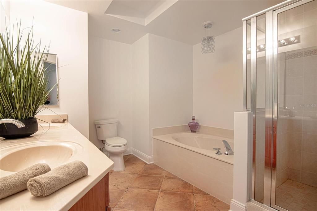 En Venta: $325,000 (2 camas, 2 baños, 1663 Pies cuadrados)