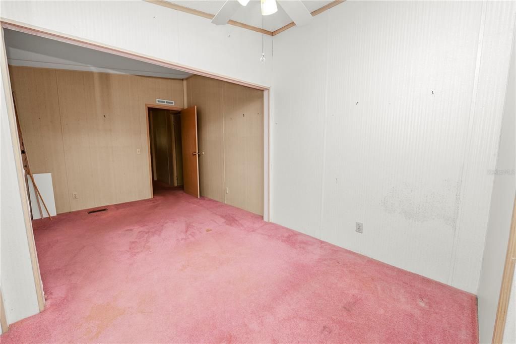 For Sale: $124,900 (2 beds, 2 baths, 768 Square Feet)