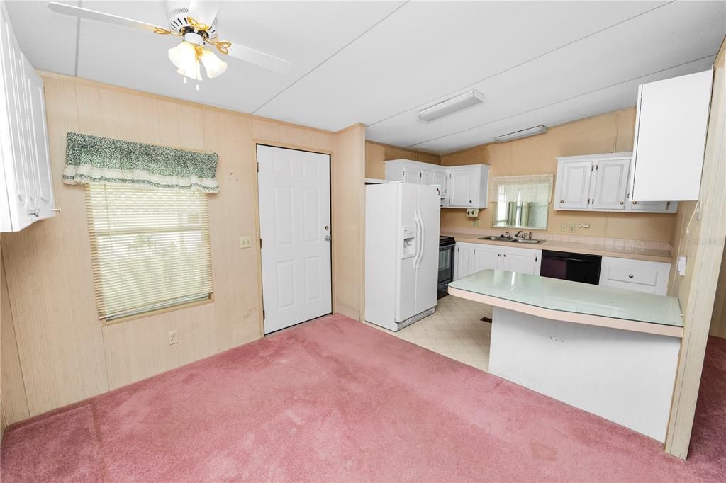 For Sale: $124,900 (2 beds, 2 baths, 768 Square Feet)