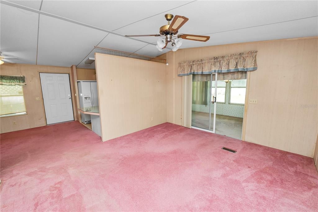 For Sale: $124,900 (2 beds, 2 baths, 768 Square Feet)