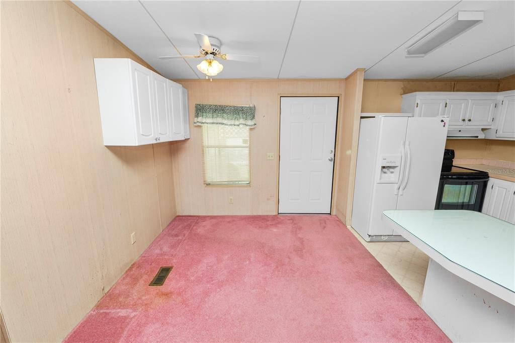 For Sale: $124,900 (2 beds, 2 baths, 768 Square Feet)