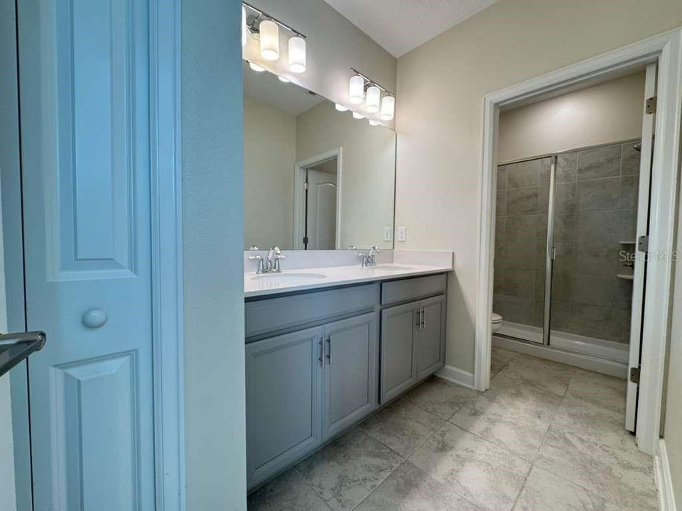 Activo con contrato: $2,590 (4 camas, 2 baños, 1946 Pies cuadrados)