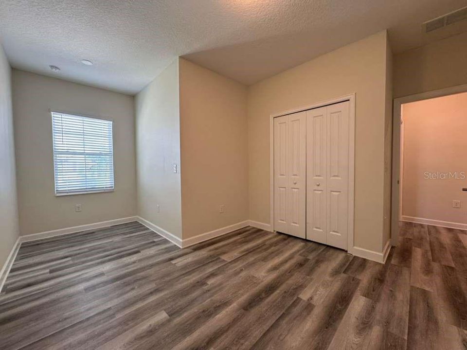 Activo con contrato: $2,590 (4 camas, 2 baños, 1946 Pies cuadrados)