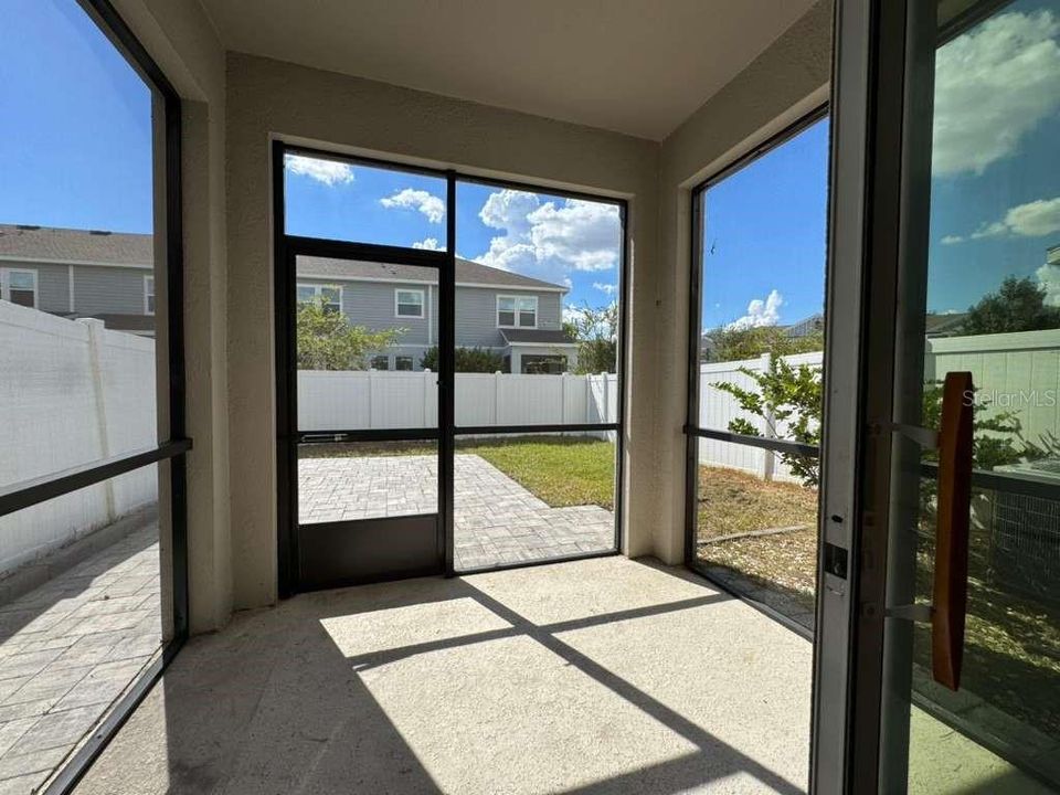 Activo con contrato: $2,590 (4 camas, 2 baños, 1946 Pies cuadrados)