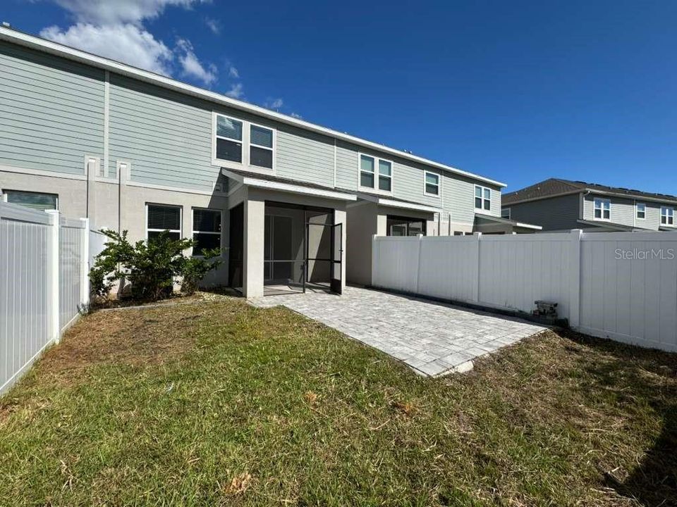 Activo con contrato: $2,590 (4 camas, 2 baños, 1946 Pies cuadrados)