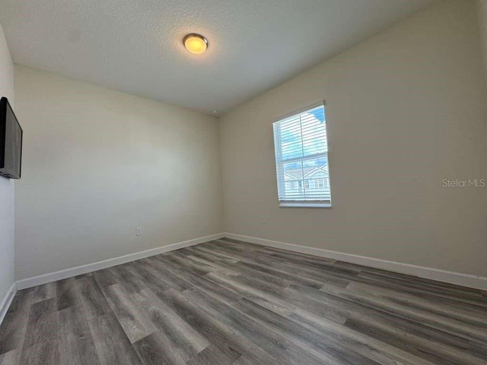 Activo con contrato: $2,590 (4 camas, 2 baños, 1946 Pies cuadrados)