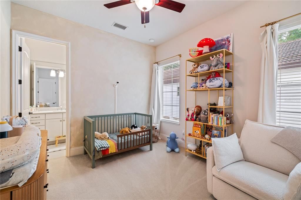 En Venta: $815,000 (3 camas, 3 baños, 2407 Pies cuadrados)