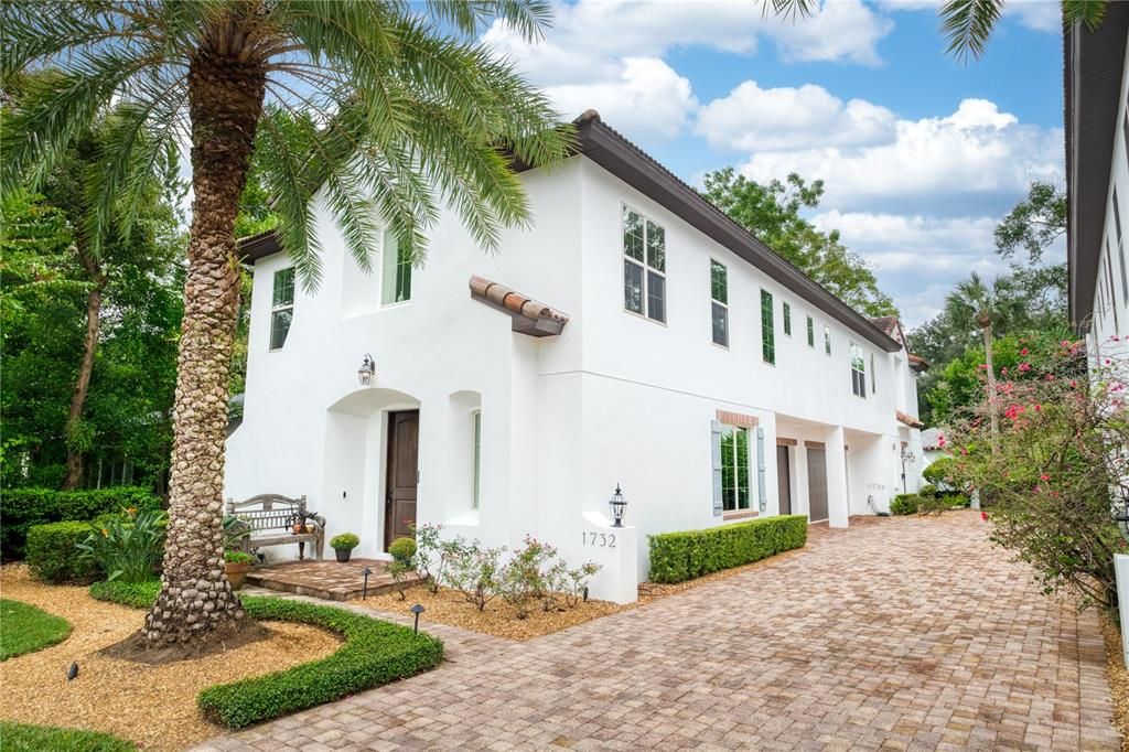 En Venta: $815,000 (3 camas, 3 baños, 2407 Pies cuadrados)