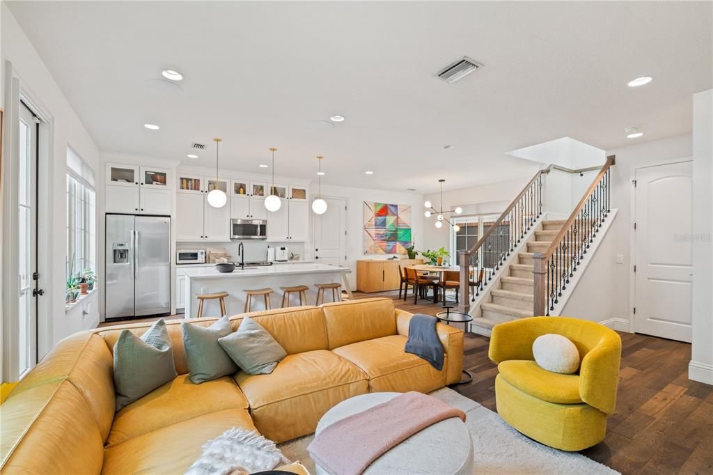 En Venta: $815,000 (3 camas, 3 baños, 2407 Pies cuadrados)