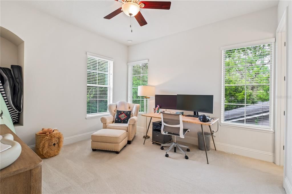 En Venta: $815,000 (3 camas, 3 baños, 2407 Pies cuadrados)