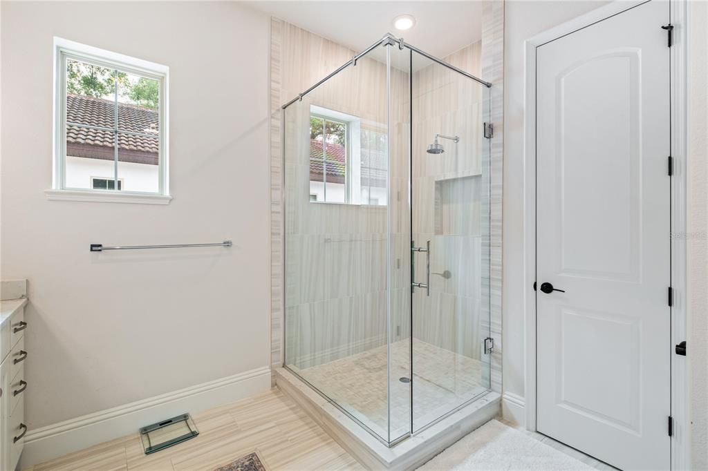 En Venta: $815,000 (3 camas, 3 baños, 2407 Pies cuadrados)