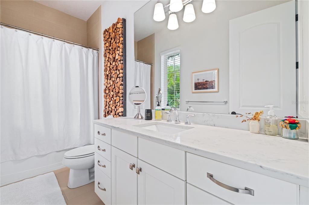 En Venta: $815,000 (3 camas, 3 baños, 2407 Pies cuadrados)