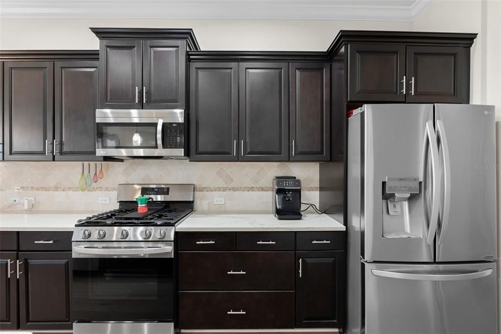 Под контрактом: $685,000 (3 спален, 2 ванн, 2211 Квадратных фут)