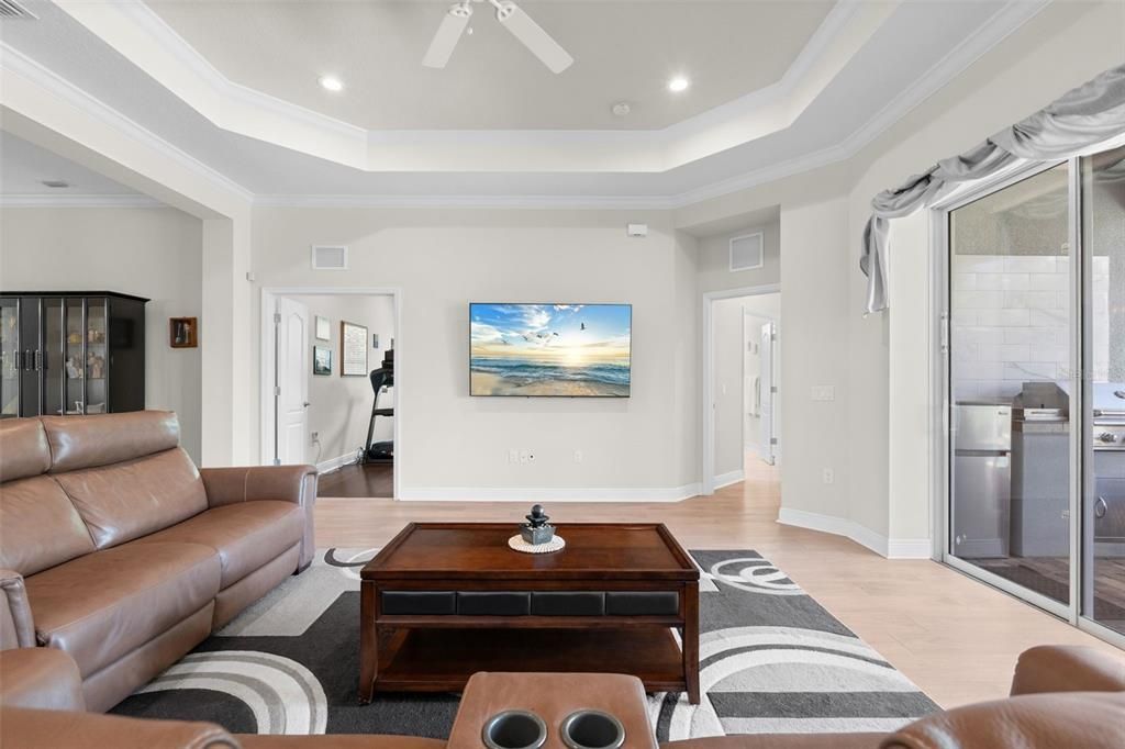 Под контрактом: $685,000 (3 спален, 2 ванн, 2211 Квадратных фут)