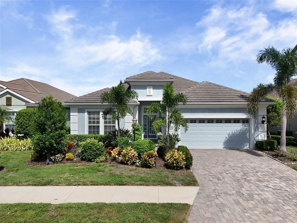 Под контрактом: $685,000 (3 спален, 2 ванн, 2211 Квадратных фут)