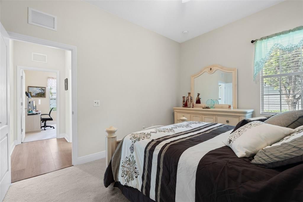 Под контрактом: $685,000 (3 спален, 2 ванн, 2211 Квадратных фут)