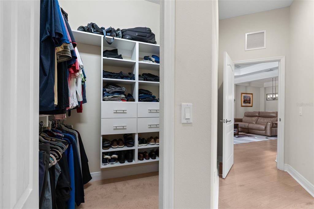 Под контрактом: $685,000 (3 спален, 2 ванн, 2211 Квадратных фут)