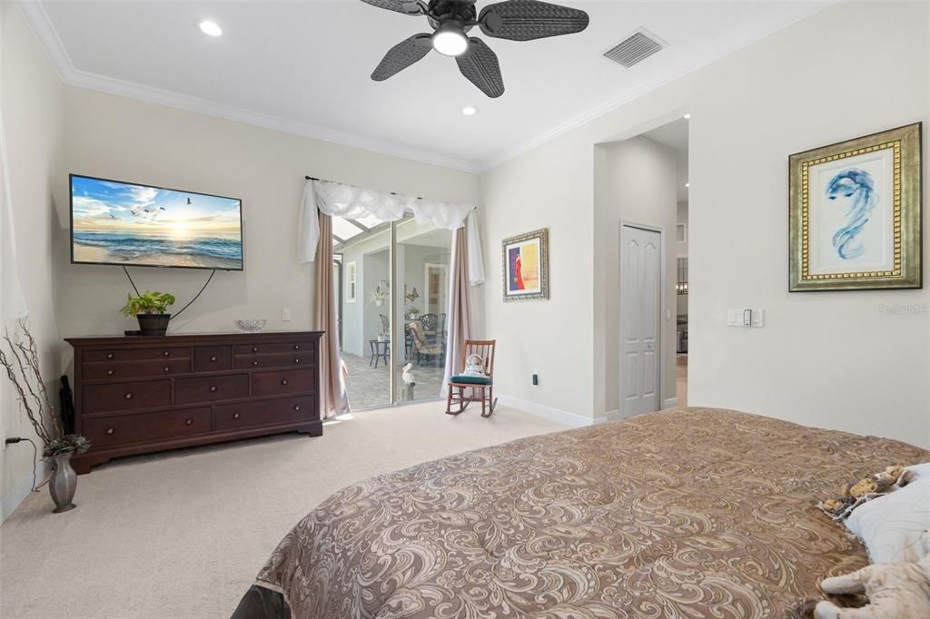 Под контрактом: $685,000 (3 спален, 2 ванн, 2211 Квадратных фут)