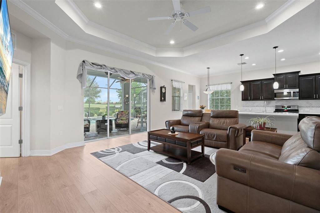 Под контрактом: $685,000 (3 спален, 2 ванн, 2211 Квадратных фут)