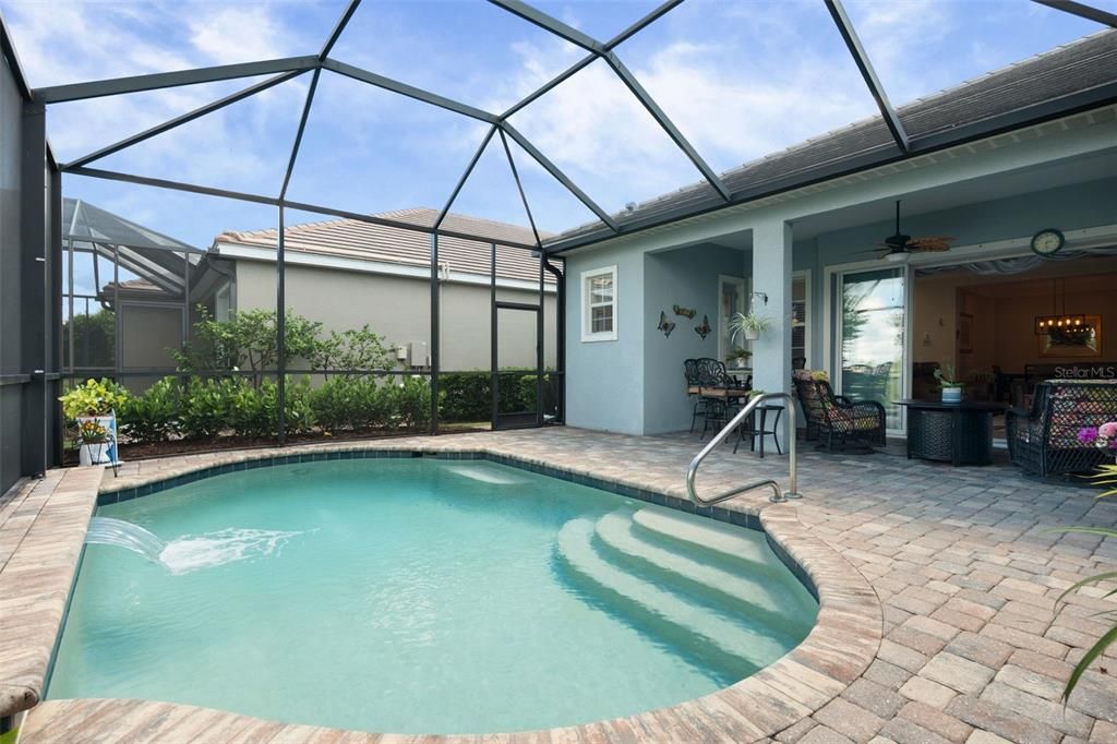 Под контрактом: $685,000 (3 спален, 2 ванн, 2211 Квадратных фут)