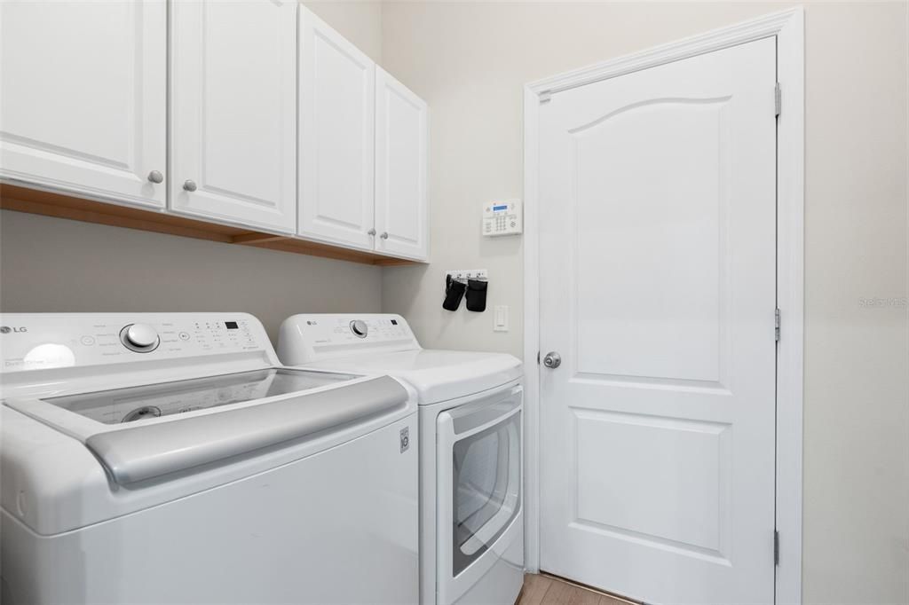 Под контрактом: $685,000 (3 спален, 2 ванн, 2211 Квадратных фут)