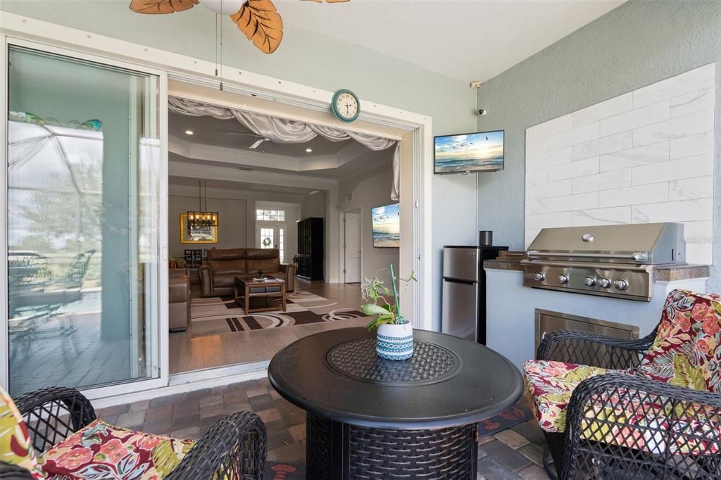 Под контрактом: $685,000 (3 спален, 2 ванн, 2211 Квадратных фут)