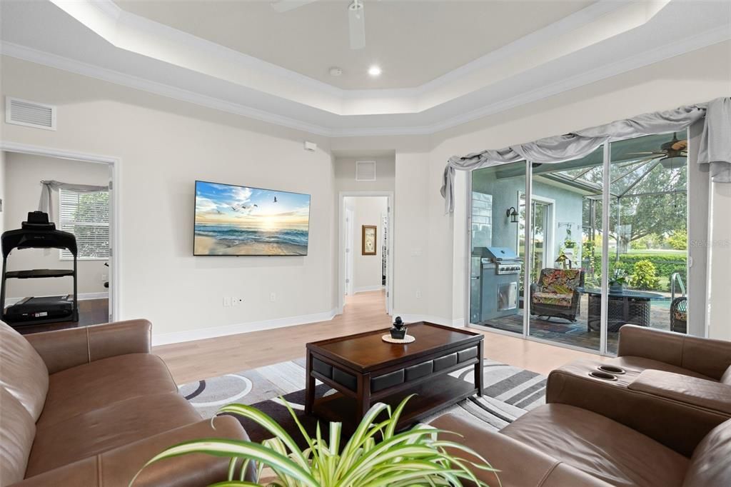 Под контрактом: $685,000 (3 спален, 2 ванн, 2211 Квадратных фут)