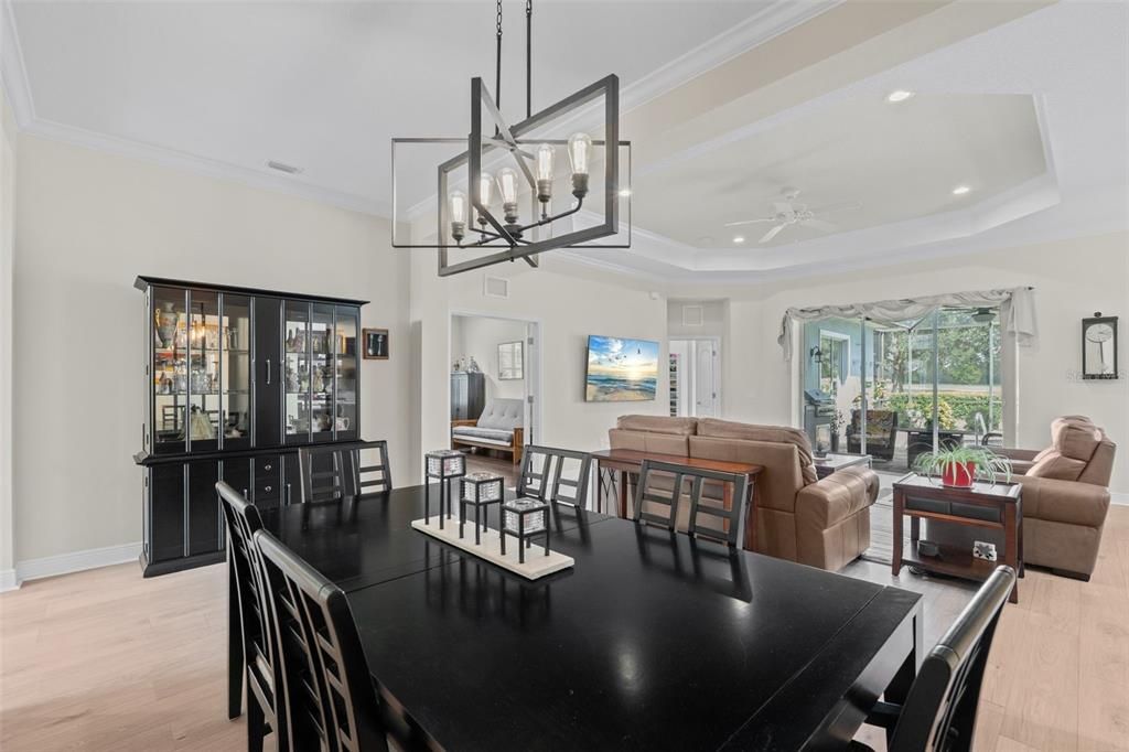 Под контрактом: $685,000 (3 спален, 2 ванн, 2211 Квадратных фут)