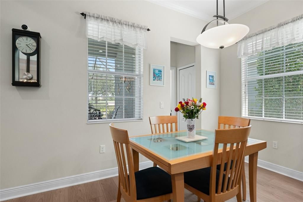 Под контрактом: $685,000 (3 спален, 2 ванн, 2211 Квадратных фут)