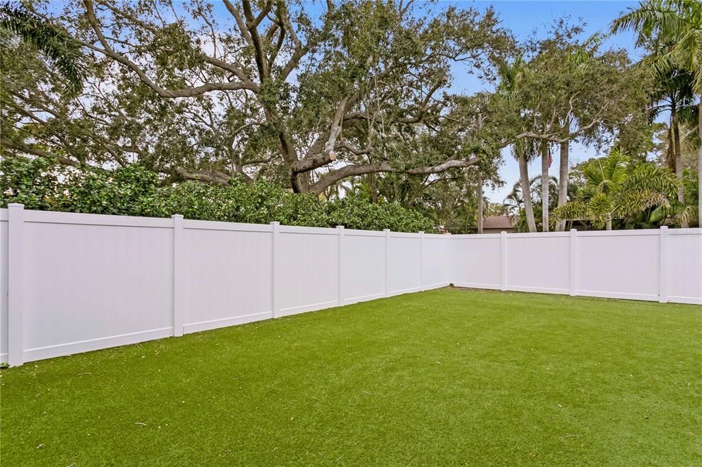 Active With Contract: $2,200,000 (5 beds, 3 baths, 3200 Square Feet)