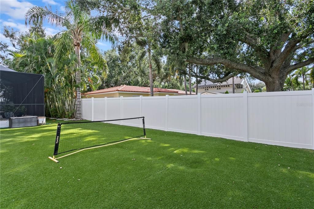 Active With Contract: $2,200,000 (5 beds, 3 baths, 3200 Square Feet)