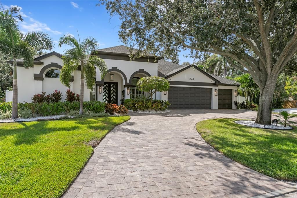 Active With Contract: $2,200,000 (5 beds, 3 baths, 3200 Square Feet)